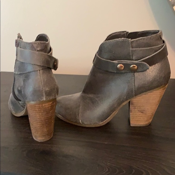 Steve Madden Shoes - Steve Madden Grey bootie